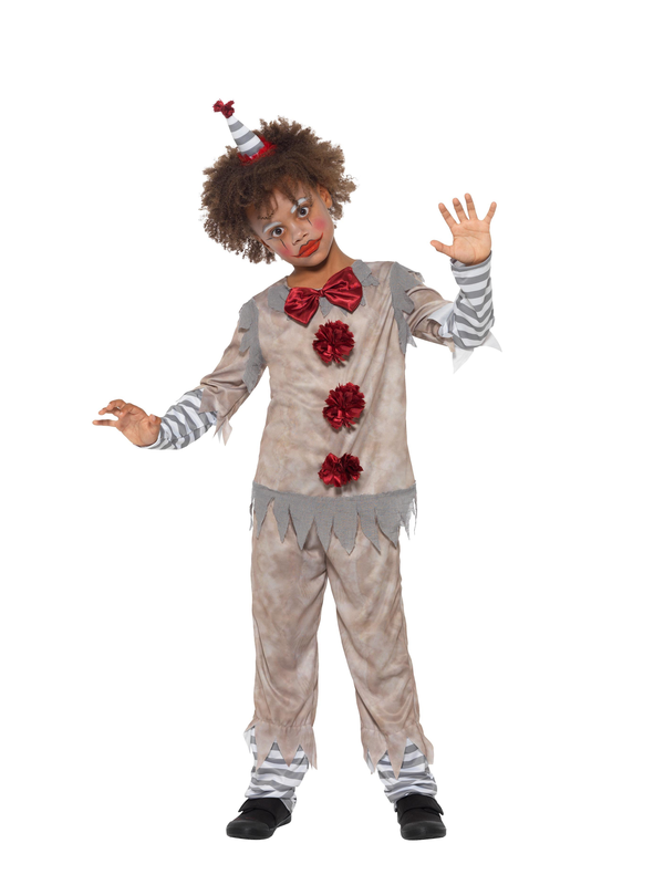 Vintage Clown Boy Kostuum, bestaande uit de top met broek en haarband. Maak de look compleet met wat schmink en je bent klaar voor Halloween.
