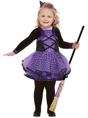 Voor het allerkleinste dit geweldige Toddler Pretty Star Witch Kostuum, bestaande uit het paarse jurkje met haarband. Maak de look compleet met een leuke heksenbezem.