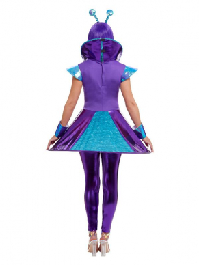  Alien Lady Kostuum, bestaande uit de Multi-Colored jurk met legging, polsbandjes en diadeem. Maak de look compleet met een paarse pruik en je bent klaar voor jouw feest. Wij verkopen ook het heren en kinder Alien Kostuum.