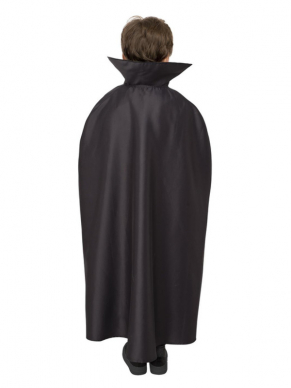 Dracula kostuum bestaande uit de Jack met nepgilet & top, cape & medaillon. Met dit kostuum ben je zo goed als klaar voor Halloween, het enige wat nog ontbreekt zijn nepbloed en vampierentanden.