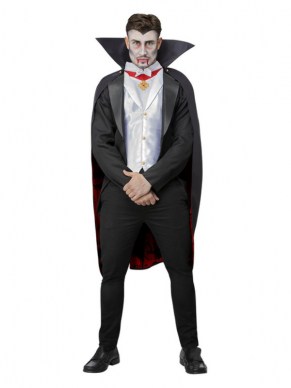 Dracula kostuum bestaande uit Jack met nepgilet & top, cape & medaillon. Met dit kostuum ben je zo goed als klaar voor Halloween. Het enige wat nog niet ontbreekt zijn nepbloed en tanden.