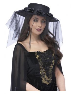 Met deze prachtige Black Widow Funaral hoed maak je jouw Halloween outfit helemaal af.