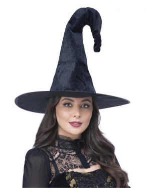 Met deze velourse Gothic Heksenhoed maak je jouw Heksenlook helemaal compleet. Bekijk hier ons gehele heksen assortiment voor een complete Halloween look.