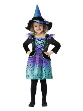Prachtig ombre teal Heksenjurkje inclusief hoed. Met dit kostuum ben je in een keer klaar voor jouw Halloween party. Ook leuk voor in de verkleedkist.