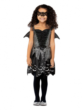 Met dit geweldige Dark Bat Fairy kostuum bestaande uit het jurkje, oogmasker en de vleugels ben je in één keer klaar voor jouw Halloween feestje. Ook leuk voor in de verkleedkist.