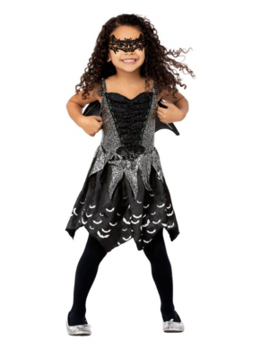 Met dit geweldige Dark Bat Fairy kostuum bestaande uit het jurkje, oogmasker en de vleugels ben je in één keer klaar voor jouw Halloween feestje. Ook leuk voor in de verkleedkist.