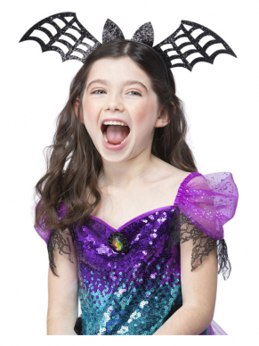 Leuke zwarte glitter haarband in de vorm van een vleermuis. Leuk voor een Halloweenparty. Ook verkrijgbaar in het paars.