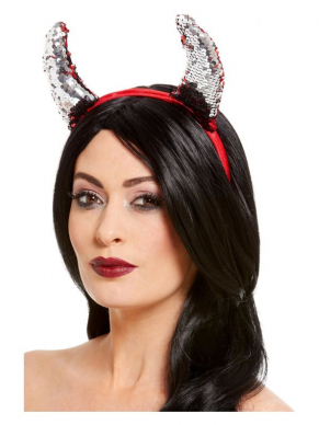 Maak je Devillook compleet met de Reversible Sequin Devil Horns haarband.