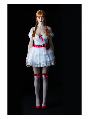 Hou je meer van sexy tijdens Halloween, kies dan voor dit Mini Annabel kostuum, bestaande uit het mini jurkje met kousen en haarstrikjes.