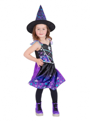 Leuke Sterrennacht Heksenkostuum voor de allerkleinste. Dit kostuum bestaat uit het paarse met zwarte jurkje met sterren en fundamentele hoed. Met dit kostuum ben je in één keer klaar voor jouw Halloweenfeest.