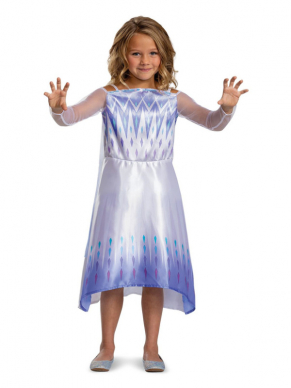 Waan je in de wereld van Frozen met deze prachtige Elsa Snow Queen jurk inclusief cape. Met dit kostuum ben je in één keer klaar voor jouw feestje. Ook leuk voor thuis in de verkleedkist of als verjaardagscadeau.