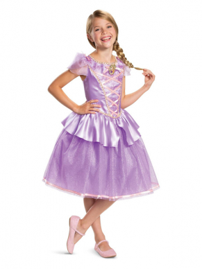 Dit Rapunzel Kostuum bestaat uit het paarse jurkje met details. Leuk voor carnaval maar ook zeker leuk voor een kinderfeestje, themafeestje of gewoon voor thuis in de verkleedkist.