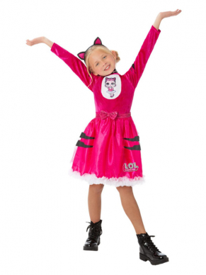 LOL Verrassing!┘ Gravin Kattenkostuum. Dit kostuum bestaat uit de roze Jurk met opdruk & Hoofdband. Met dit kostuum ben je in één keer klaar voor jouw feestje. Ook leuk om cadeau te geven of voor thuis in de verkleedkist.