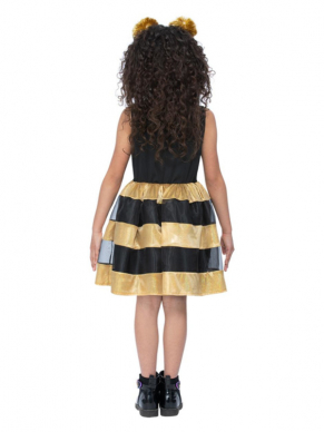  LOL Surprise!┘ Deluxe Queen Bee-kostuum bestaande uit de jurk en hoofdband. Met dit kostuum ben je in één keer klaar voor jouw feestje. Ook leuk om cadeau te geven of voor thuis in de verkleedkist.