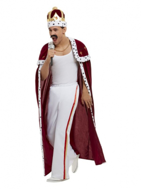 Queen Deluxe Royal Kostuum bestaande uit de rode mantel broek, kroon en snor. Met dit kostuum ben je in één keer klaar voor jouw feestje.