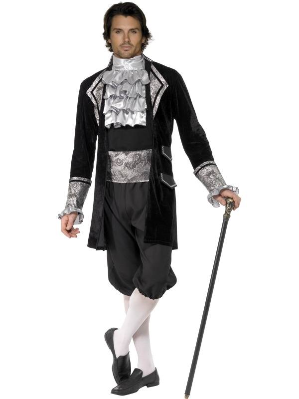 Fever Male Baroque Vampier Kostuum. Mooie verkleedkostuum met mooie jas, broek, brede riem en cravat,