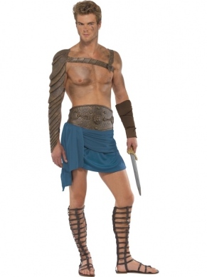 Spartacus Heren Kostuum met blauwe rok, brede riem, armstuk en armband.