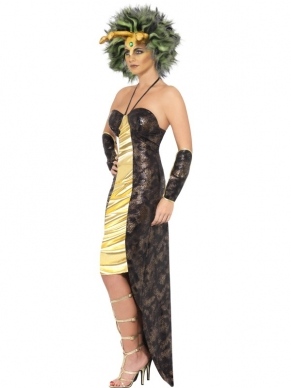 Het Medusa Dames Kostuum bestaat uit: de mooie glanzende jurk met lang achterkant, aparte mouwen, groen-zwarte pruik met latex slangen. Compleet kostuum!