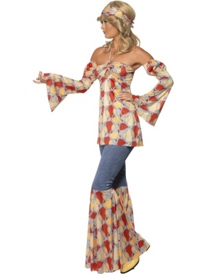 Vintage Hippy 1970's Kostuum. Inbegrepen is de multicoloured halternek top, uitlopende mouwen, broek met denim-look en uitlopende pijpen en haarband.