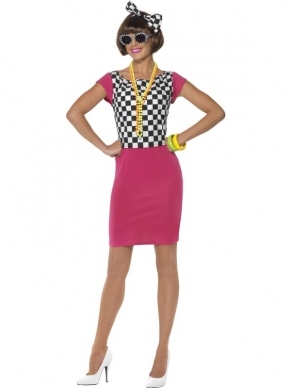 Two Tone Ska Girl Kostuum. Inbegrepen is het topje zwart-wit geblokt met roze mouwen, de roze rok en de zwart- wit geblokte haarband