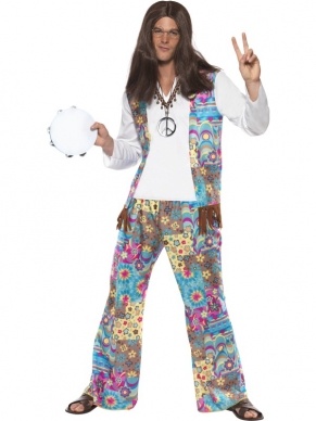 Groovy Hippie Kostuum, bestaande uit het witte shirt met het vrolijk gekleurde gilletje (zit eraan vast), broek met wijde pijpen en haarband. 
