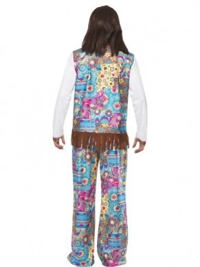 Groovy Hippie Kostuum, bestaande uit het witte shirt met het vrolijk gekleurde gilletje (zit eraan vast), broek met wijde pijpen en haarband. 