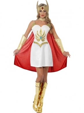 She-Ra Deluxe Dames Verkleedkostuum. Inbegrepen is de mooie witte jurk met latex stukken, met gouden armstukken, rode cape en gouden haarstuk.