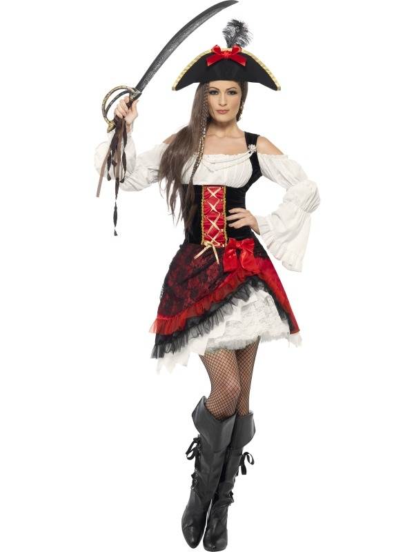 Glamour Dames Piraten Kostuum in de kleuren zwart, rood en wit. De zwarte piratenhoed is voorzien van een pluim en mooie rode strik die ook op het kostuum terug te vinden is.