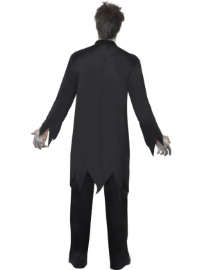 Zombie Priest Halloween Horror Heren Kostuum, bestaande uit het het shirt en de broek, witte sjaal met bloedspatten en latex wond met kruis en de priesterkraag. Maak de look compleet met bijpassende schmink. 