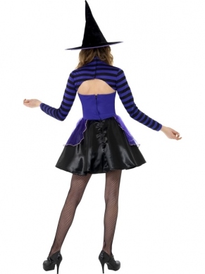 Teen Dark Fairy Heksen Halloween Kostuum. Inbegrepen is de gestreepte jurk (zwart met paars), de bolero en de heksenhoed. 