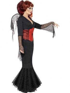 Miss Widow Vamp Vampier Dames Kostuum. Inbegrepen is de lange jurk met korset met spinnenprint en met kraag en vleugels. Mooie kostuum en de pruik verkopen we los.