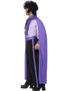 Disco Dracula Heren Kostuum. Inbegrepen is het shirt, de cape, de broek, de cummerbund (de brede soepele ceintuur) en hanger. De pruik en de tanden verkopen we los. 