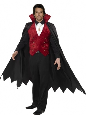 Heren Vampieren Halloween Kostuum. Inbegrepen is de vampieren spencer, cape en cravat. Draag het op een zwarte broek en uw halloween vampieren outfit is compleet. We verkopen ook vampierentanden en schmink setjes los in onze webshop.
