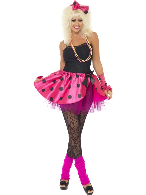 Roze 80's Tutu Verkleedset 3-Delig, bestaande uit de leuke roze tutu rok, de haarband met strik en de roze handschoenen. Leuk voor neon disco 80's party's of Carnaval. Maak de look compleet met bijpassende accessoires.
