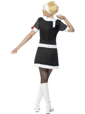 1960's Mod Chic Dames Verkleedkostuum 3-delig. Mooi sixties verkleedkostuum met zwart witte jurk, de witte haarband en de rode zonnebril. We verkopen nog veel meer verkleedkleding voor sixties themafeesten. 
Ook leuk voor Carnaval, Het Foute Feest, 60's & 70's parties en andere themafeesten. 