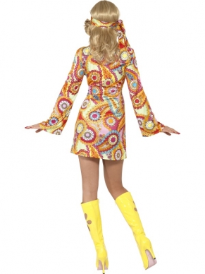 Gekleurd 1960's Hippie Dames Kostuum. Inbegrepen is de fel gekleurde hippie jurk met uitlopende mouwen en de bijpassende haarband. Leuk voor Carnval, hippie feesten, 60's & 70's en themafeesten. We verkopen nog veel meer 70's flower power hippie verkleedkleding voor hem en haar. 
