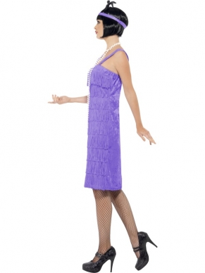 Lila Jazz Flapper 1920's Dames Kostuum. Inbegrepen is de mooie lila jurk met franjes en de haarband met zwarte veer. De 1920's charlston verkleedaccessoires verkopen we los om je kostuum compleet te maken. Leuk voor Carnaval, 1920's Gangster Themafeesten en andere verkleedfeesten. 