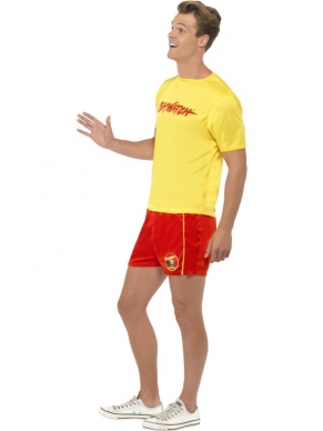 Baywatch Beach Heren Verkleedkleding, bestaande uit een Geel Shirt met Baywatch tekst en rode korte broek Baywatch logo. De drijver verkopen we los. 