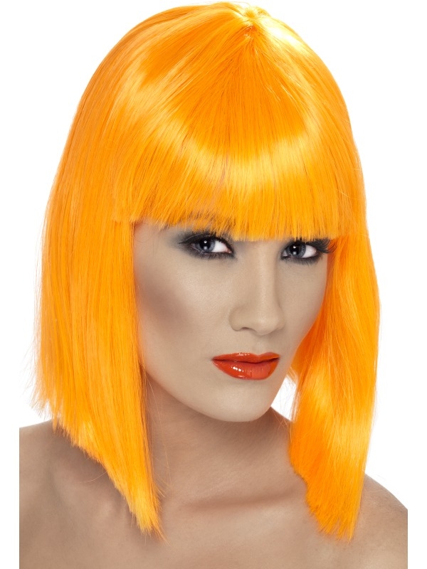 Neon Oranje Glam Pruik van mooie kwaliteit: schouderlange stijle pruik met strakke pony. Deze pruik is verkrijgbaar in diverse kleuren.