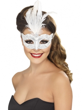 Wit met Zilver Venetiaans Oogmasker met Veer. Mooi oogmasker geschikt voor diverse themafeesten.