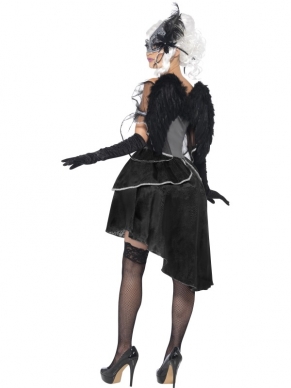 Dark Angel Masquerade Dames Halloween Kostuum. Mooie jurk met mooie details en kant en de zwarte vleugels. De accessoires verkopen we los. 