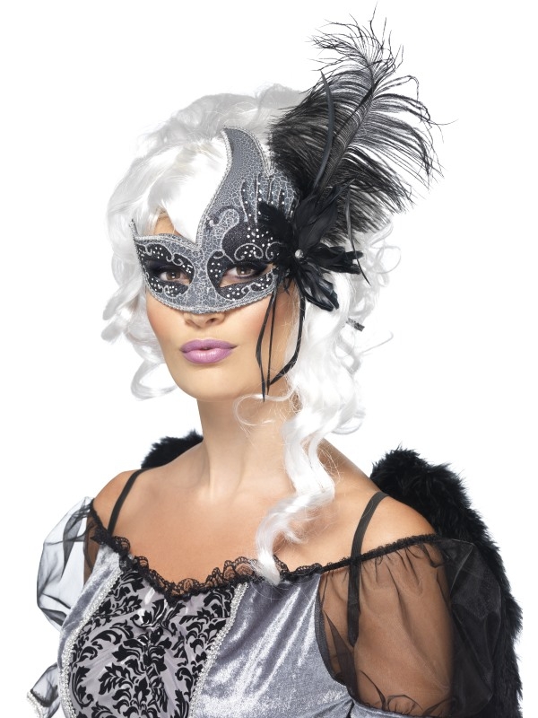 Mooie Masquerade Dark Angel Oogmasker met mooie details en veren. 