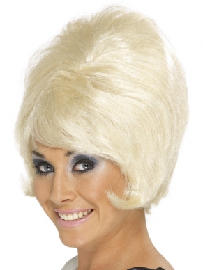 Mooie Hoge 60's Blonde Beehive Pruik. Leuk voor een sixties themafeest bij je 60's kostuum.