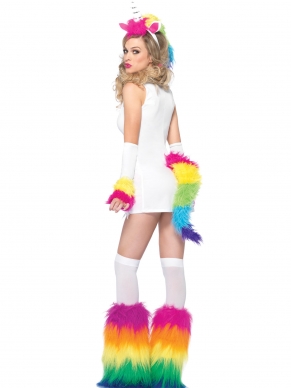 Dit fantasievolle Magical Unicorn Kostuum is speciaal voor jouw gemaakt. Met dit kleurrijke eenhoorn jurkje met regenboog staart ben je het middelpunt van de aandacht op een feest. Door de bijpassende arm warmers en haarband met magische hoorn is het helemaal compleet.