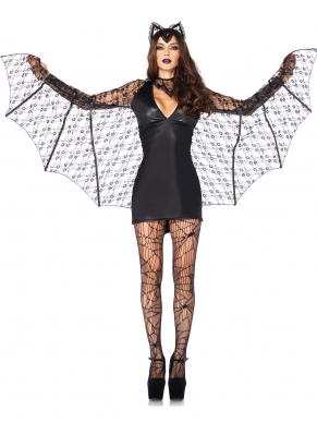 3 Delig Moonlight Bat Kostuum bestaande uit een wet look jurk met vastzittende vleugels van kant, een nek accessoire en bijpassende haarband met oortjes. Met zo een sexy kostuum kan je blijven feesten tot diep in de nacht.