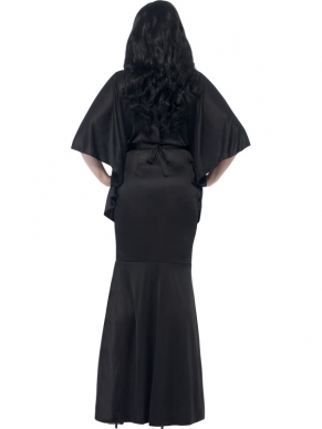 Prachtig kostuum voor een maatje meer. Mooie getailleerde zwarte lange vampieren jurk voor Halloween Horror feesten. Met hoge split. De bijpassende pruik verkopen we los en ook eventueel vampieren tanden en nepbloed. 