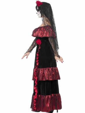 Ga deze Halloween verkleed in dit Day of the Dead Bride Halloween Kostuum, bestaande uit de lange rood - zwarte jurk met rode roos en zwarte sluier met rode rozen. Maak de look compleet met onze Day of the Dead Schmink.Wil jij als stelletje naar een Halloweenfeest? Dat kan wij verkopen ook het Day of the dead Groom Kostuum.