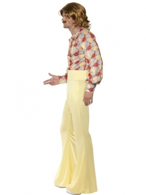 1960's Groovy Guy Heren Kostuum. Inbegrepen is het geprinte shirt en de broek met wijde pijpen. De pruik en de snor verkopen we los in onze webshop.