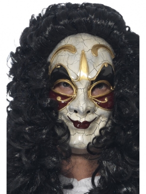 Het Venetian Highwayman Masker behoort tot het Venetian Highwayman Halloween Kostuum. Het betreft een wit masker met goud-bordeaurode opdruk. Ook diverse pruiken, handschoenen en andere accessoires zijn bij ons verkrijgbaar.