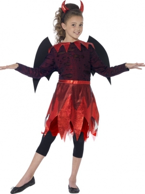 Ga tijdens Halloween verkleed als duiveltje in dit Deluxe Devilish Halloween Kostuum! Bij het kostuum zijn inbegrepen: rood-zwart jurkje met lange mouwen en gerafelde rok, zwarte vleugels en staart en een diadeem met rode hoorntjes. Ook voor diverse andere accessoires om je outfit compleet te maken kun je bij ons terecht.